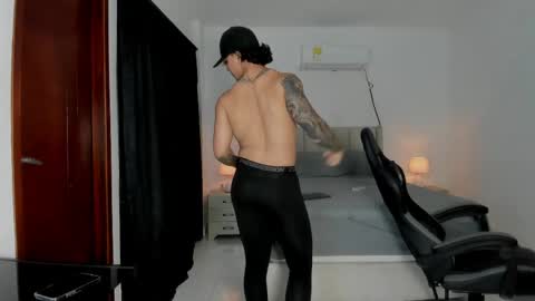 mr_maximo online show from May 16, 5:26 am