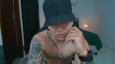 mr_maximo online show from June 5, 6:52 am