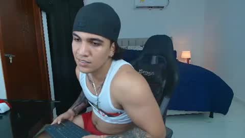 mr_maximo online show from June 10, 3:39 am