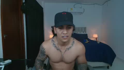 mr_maximo online show from June 11, 2:53 am