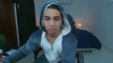 mr_maximo online show from June 14, 4:47 am