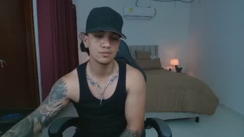 mr_maximo online show from June 17, 2:47 am