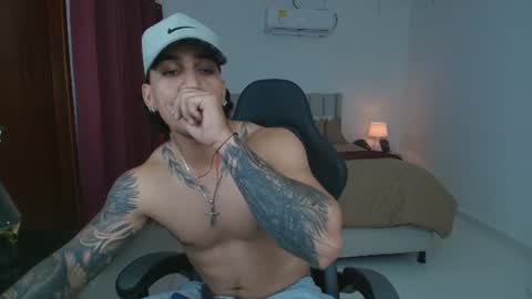 mr_maximo online show from June 18, 4:24 am