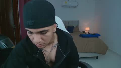 mr_maximo online show from June 20, 2:14 am