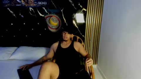 mr_maximo online show from July 23, 11:57 pm