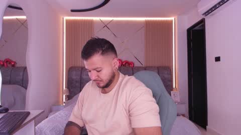 MIKEE online show from March 1, 3:08 am