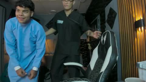 mr_mois online show from April 7, 6:36 am