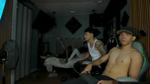 mr_mois online show from June 2, 5:53 am