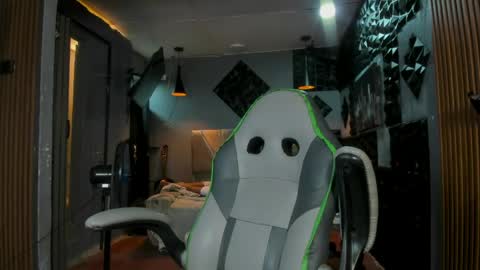 mr_mois online show from June 6, 9:47 am