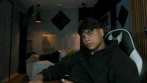 mr_mois online show from June 7, 6:39 am