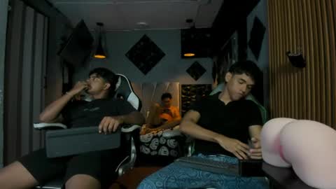 mr_mois online show from June 11, 7:39 am