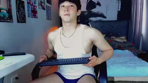 Snapshot of mr_skyy chatting on July 21, 10:23 pm thomas online show from July 21, 10:23 pm