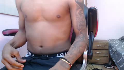 mr_stiven_ online show from December 31, 12:04 pm