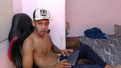 mr_stiven_ online show from January 6, 8:35 am