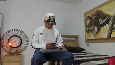 mr_stiven_ online show from May 2, 3:00 am