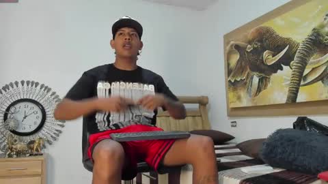 mr_stiven_ online show from May 2, 10:48 pm