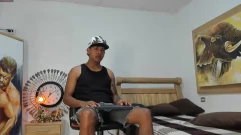 mr_stiven_ online show from May 5, 2:52 am