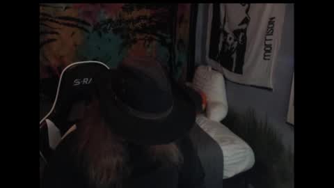 Snapshot of mr_strawberry chatting on October 7, 4:53 am mr_strawberry online show from October 7, 4:53 am