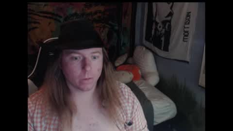 Snapshot of mr_strawberry chatting on October 8, 10:24 am mr_strawberry online show from October 8, 10:24 am