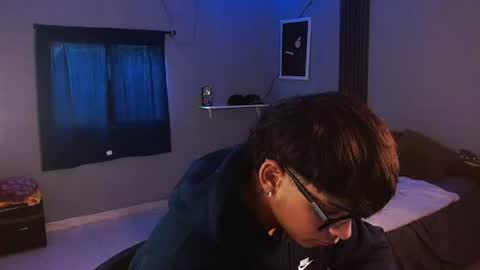 Snapshot of mr_yisuz chatting on July 1, 11:45 am yisuz online show from July 1, 11:45 am