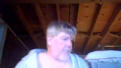 Snapshot of mrblade666 chatting on April 4, 11:29 am mrblade666 online show from April 4, 11:29 am