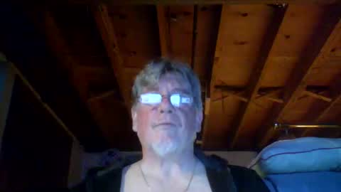 Snapshot of mrblade666 chatting on April 12, 11:21 pm mrblade666 online show from April 12, 11:21 pm