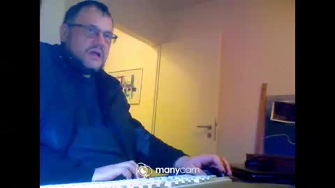 MrJohnsen1975 online show from November 18, 6:56 pm