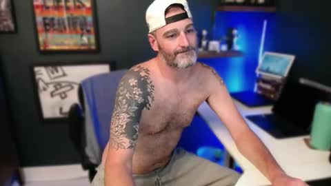 Snapshot of mrexhibits chatting on October 6, 2:20 am mrexhibits online show from October 6, 2:20 am