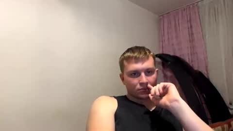 Snapshot of mrheat_ chatting on October 3, 7:44 pm Max online show from October 3, 7:44 pm