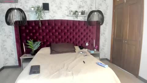 mrjustin_ online show from December 19, 8:05 pm