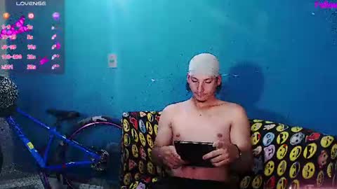 Snapshot of mrkingsaintx chatting on June 15, 9:11 am DEIVI online show from June 15, 9:11 am