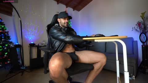 Snapshot of mrlouiss chatting on December 20, 7:50 pm Luis Instagram online show from December 20, 7:50 pm