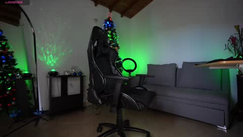 Snapshot of mrlouiss chatting on December 24, 6:06 pm Luis Instagram online show from December 24, 6:06 pm