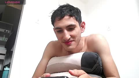 Snapshot of mrmickke chatting on March 30, 8:21 pm INDEPENDT MODEL - Twitter mrmickke online show from March 30, 8:21 pm