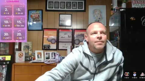 Snapshot of mrmojo704 chatting on February 2, 11:42 pm MrMojo704 online show from February 2, 11:42 pm