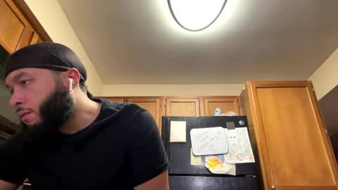 Snapshot of mrnuts24 chatting on December 2, 2:20 am mrnuts24 online show from December 2, 2:20 am