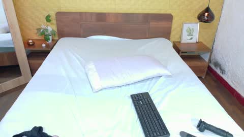 mrs_buttocks online show from January 8, 5:26 pm