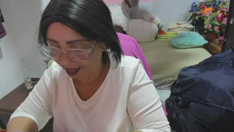 mrs_mommy online show from April 7, 12:11 am