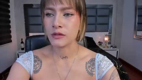 Snapshot of mrs_regina_clk chatting on June 10, 3:18 am Regina online show from June 10, 3:18 am