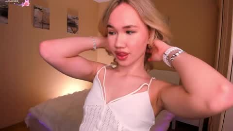 Snapshot of mrs_youwant chatting on May 18, 1:50 pm Mia online show from May 18, 1:50 pm