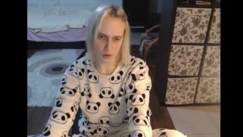 Sasha online show from December 3, 7:01 pm