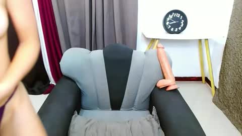 Snapshot of ms_allisonx chatting on October 15, 8:03 am Allison online show from October 15, 8:03 am