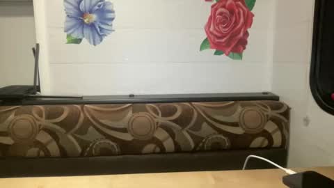 ms_cougarcrush online show from November 19, 11:27 pm