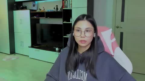 Snapshot of ms_emily_ chatting on January 13, 3:39 pm ms_emily_ online show from January 13, 3:39 pm