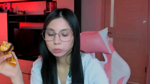 ms_emily_ online show from April 28, 11:15 am