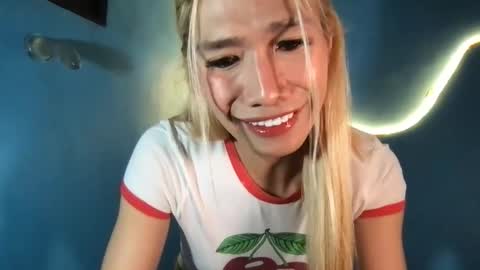 Snapshot of ms_maureenx69x chatting on April 26, 2:48 pm ms_maureenx69x online show from April 26, 2:48 pm