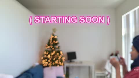 Snapshot of ms_mochii chatting on June 13, 5:33 pm R o r i SnapChat heyroriv2 wednesday - sunday Noon oclock mountain - 5pm mountain online show from June 13, 5:33 pm