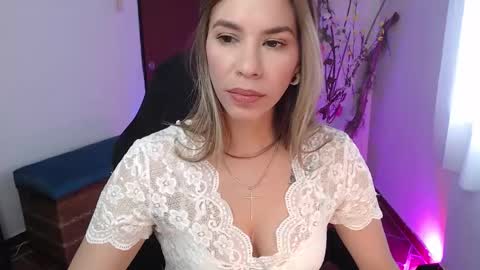 Snapshot of ms_sofiax chatting on March 20, 4:01 pm Sofia online show from March 20, 4:01 pm