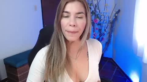 Snapshot of ms_sofiax chatting on April 7, 7:58 pm Sofia online show from April 7, 7:58 pm