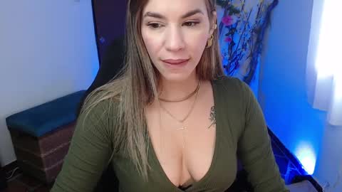 Snapshot of ms_sofiax chatting on April 10, 4:01 pm Sofia online show from April 10, 4:01 pm